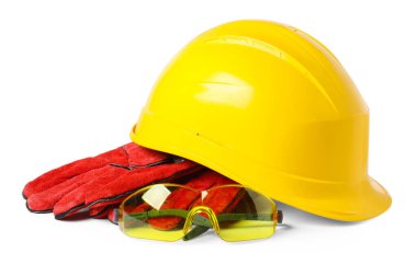 Güvenlik ekipmanları. Beyaz şapkalı, koruyucu eldivenli ve gözlüklü.