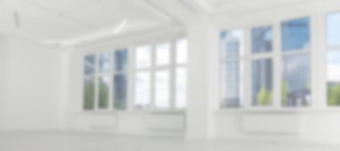 Ofis için pencereleri olan boş boş oda, bulanık görünüm