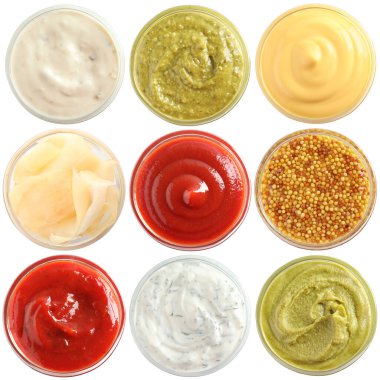 Wasabi ve diğer çeşniler beyaz sette izole edilmiş. Üst görünüm