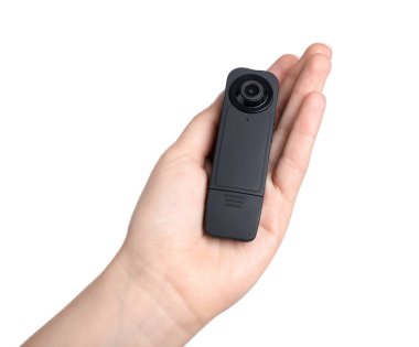 Beyaz arka planda gizli kamera olan kadın, yakın plan.