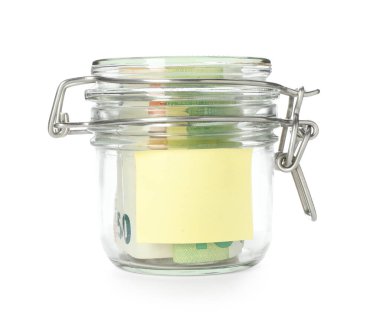 Boş notlu kavanoz ve beyaza izole edilmiş para