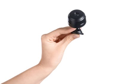 Beyaz arka planda gizli kamera olan kadın, yakın plan.