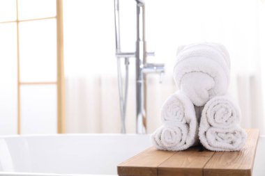 Banyo havlusuyla yapılmış şirin bir ayı. Metin için boşluk