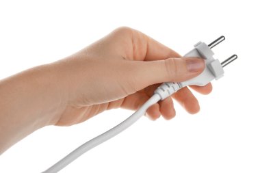 Beyaz arka planda fişi olan bir kadın, yakın plan.