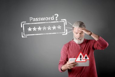 Tablet bilgisayarı olan yaşlı bir adam şifreyi hatırlamaya çalışıyor. Gri arkaplan