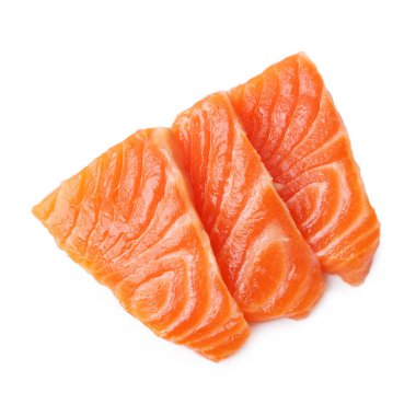 Taze somonlu saşimi beyaza izole edilmiş.