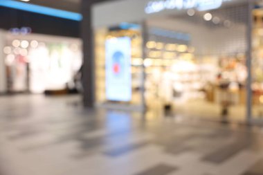 Vitrinli alışveriş merkezinin bulanık görüntüsü. Bokeh etkisi