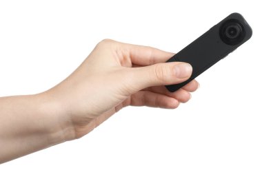 Beyaz arka planda gizli kamera olan kadın, yakın plan.