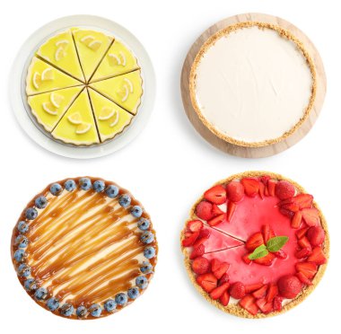 Lezzetli peynirli kekler beyaz sette izole edilmiş. Üst görünüm