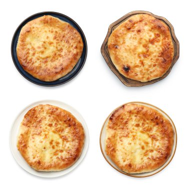 Lezzetli Megrelian Khachapuri beyaz sette izole edilmiş. Üst görünüm