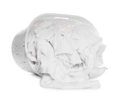 Çamaşır sepetini ters çevirdim.