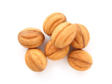 Lezzetli fındık şekilli kurabiyeler kaynamış konsantre süt beyaz, üst manzara