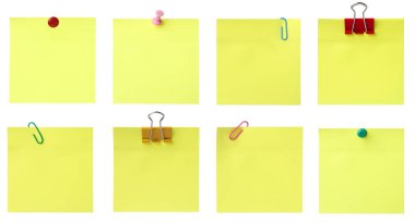 Beyaz üzerine izole bir sürü boş kağıt nota, set