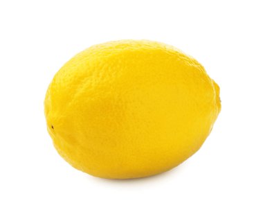 Olgunlaşmış bir limon beyaza izole edilmiş.
