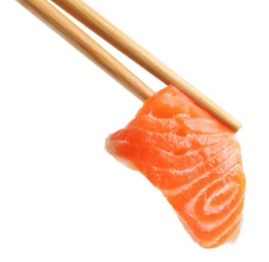 Taze somon balıklı çubuklar beyaz üzerine izole edilmiş.