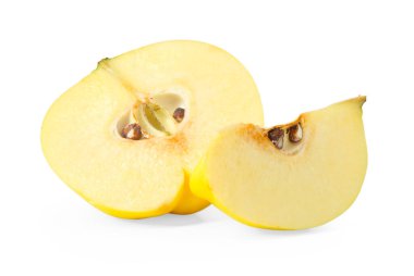 Olgun ayva meyvesini beyazda izole et