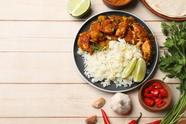 Pirinç, maydanoz, kireç ve baharatlı leziz tavuk tikka masala. Metin için boşluk