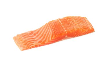 Somon fileto parçası beyaza izole edilmiş.