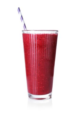 Beyaz bardakta nefis ahududu püresi.