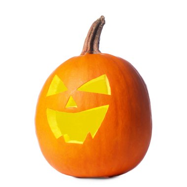 Beyaz arka plana balkabağı oyulmuş balkabağı. Mutlu Cadılar Bayramı