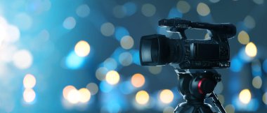 Görüntü kamerası bulanık ışıklara karşı, bokeh etkisi. Pankart tasarımı