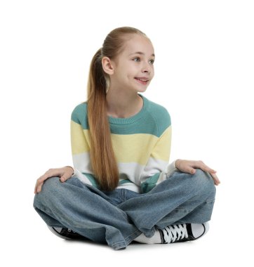 beyaz zemin üzerinde sevimli kız portresi