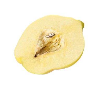 Taze olgun ayva kesimi beyazda izole edilmiş.