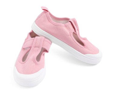 Bir çift şık çocuk ayakkabısı beyaza izole edilmiş.