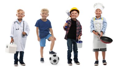 Meslek seçimi. Farklı giysiler içinde yakışıklı bir çocuk. Çeşitli meslekleri temsil ediyor. Beyaz arka planda kolaj.