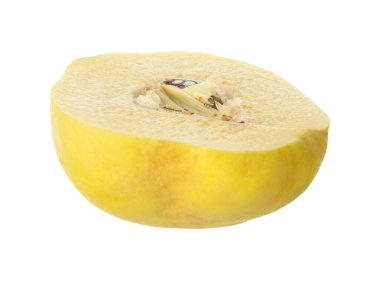 Taze olgun ayva kesimi beyazda izole edilmiş.