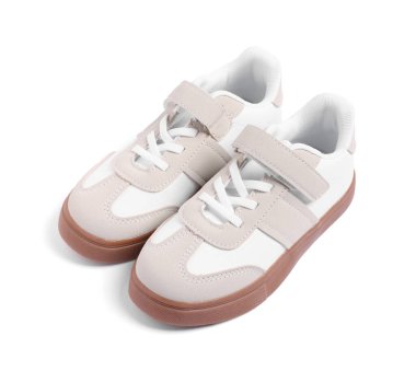 Bir çift şık çocuk ayakkabısı beyaza izole edilmiş.