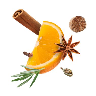 Noel için malzemeler beyaz arka plana dökülen sıcak şarap