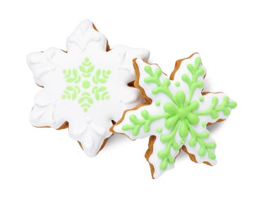 Beyaz manzaralı, lezzetli zencefilli kurabiyeler. Noel hediyesi