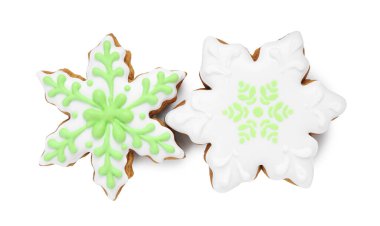 Beyaz manzaralı, lezzetli zencefilli kurabiyeler. Noel hediyesi