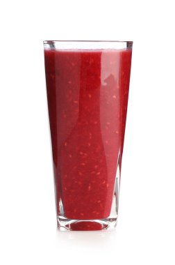 Beyaza izole edilmiş cam içecekler.