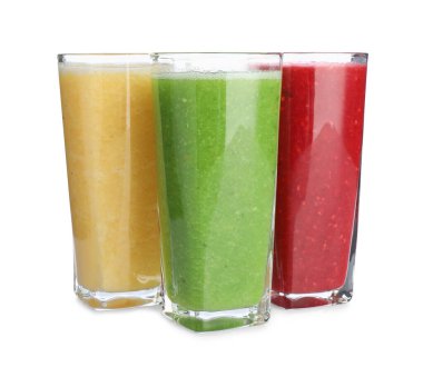 Beyaz bardakta ayrı ayrı farklı aromalı lezzetli içecekler.