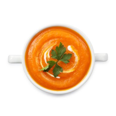 Maydanozlu balkabağı kremalı çorba, izole edilmiş beyaz, üst manzara.