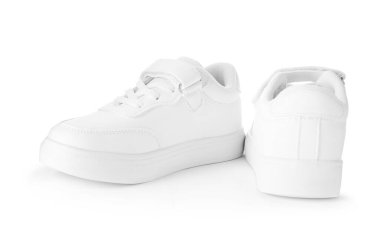 Beyaza izole edilmiş bir çift çocuk ayakkabısı. Şık ayakkabılar.