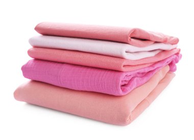 Beyaz üzerine izole edilmiş temiz pembe elbiseler yığını