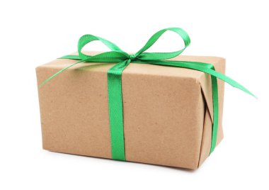 Beyaz kurdeleli bir hediye kutusu.