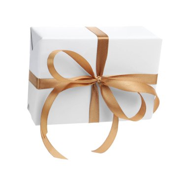 Beyaz arkaplana karşı havada güzel bir hediye kutusu