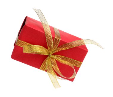 Beyaz arkaplana karşı havada güzel bir hediye kutusu