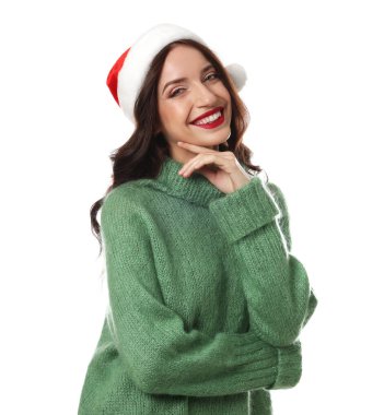 Beyaz arka planda Noel Baba şapkalı çekici bir kadın portresi. Noel sezonu