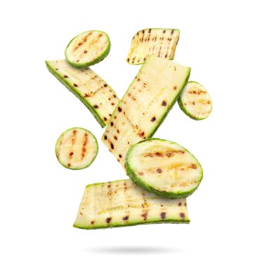 Izgara kabak parçaları beyaz arka plana düşüyor.