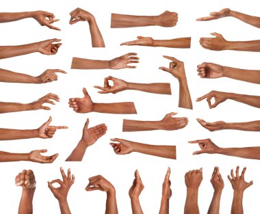 El hareketleriyle. Beyaz arka planda kollarını gösteren Afro-Amerikalı adam, yakın plan.