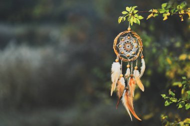 Şamanizm. Dışarıda takılan çok güzel bir düş kapanı. Metin için boşluk