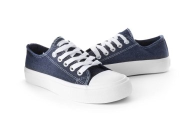 Beyazın üzerinde izole edilmiş mavi çocuk ayakkabıları. Şık ayakkabılar.