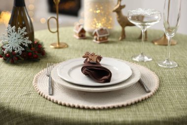 Kutlama masası dekorasyonu, kapalı mekan, yakın çekim.