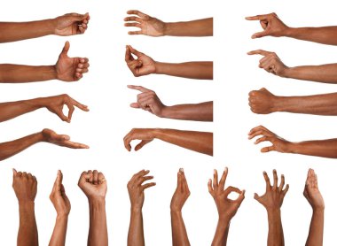 El hareketleriyle. Beyaz arka planda kollarını gösteren Afro-Amerikalı adam, yakın plan.