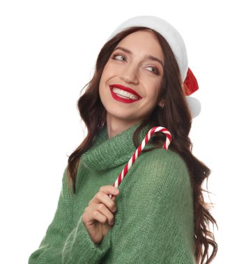 Beyaz arka planda Noel Baba şapkalı ve bastonlu güzel bir kadın. Noel sezonu